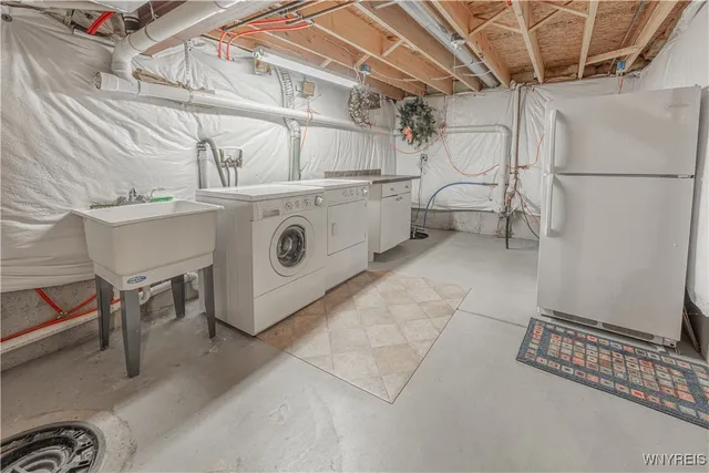 $399,000 | 5426 Carleton Lake Drive, Lockport Town, NY 14094