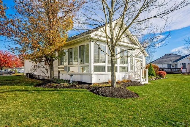 $399,000 | 5426 Carleton Lake Drive, Lockport Town, NY 14094