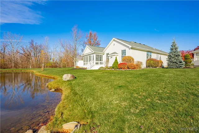 $399,000 | 5426 Carleton Lake Drive, Lockport Town, NY 14094