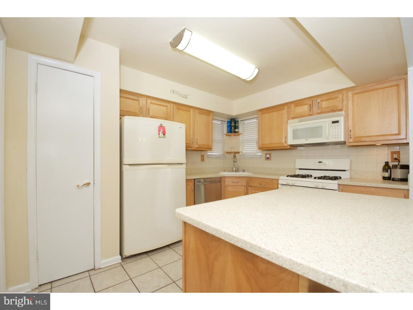 32 Derby Road Logan Township, NJ 08085 - Photo 9 of 24 Kitchen