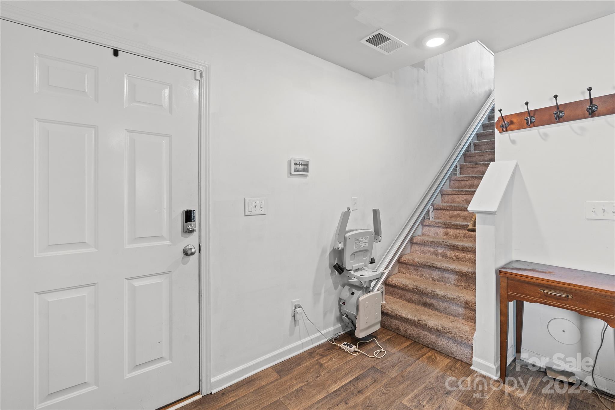 7253 Finnigan Road Charlotte, NC 28215 - Photo 4 of 30 Gallery Image 4