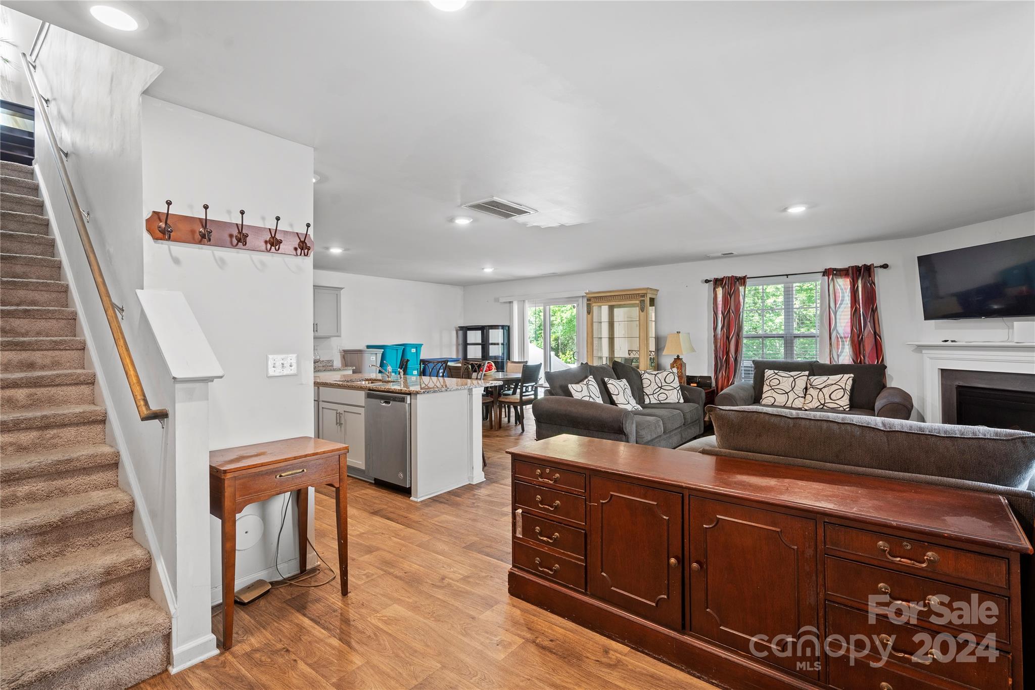 7253 Finnigan Road Charlotte, NC 28215 - Photo 5 of 30 Gallery Image 5