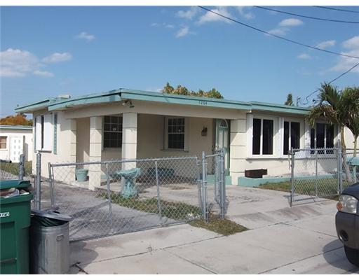 1264 West 33rd Street Riviera Beach, FL 33404 - Photo 1 of 22 Primary Photo