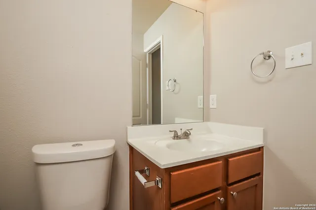 $1,600 | 3927 Nuttall Oak Drive, San Antonio, TX 78223