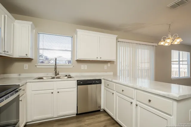 $1,600 | 3927 Nuttall Oak Drive, San Antonio, TX 78223