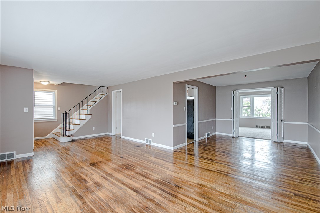 2329 Traymore Road Cleveland, OH 44118 - Photo 4 of 21