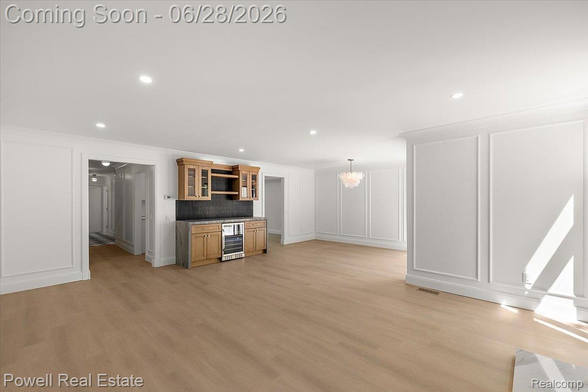 1447 Ravineview Court, Unit C12 Bloomfield Hills, MI 48304 - Photo 16 of 49 Spacious room featuring light wood-finish flooring, recessed lighting, and elegant wall molding
