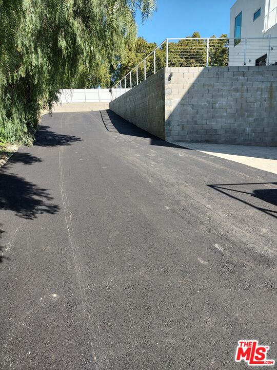 Undisclosed Address Woodland Hills, CA 91367 - Photo 14 of 75