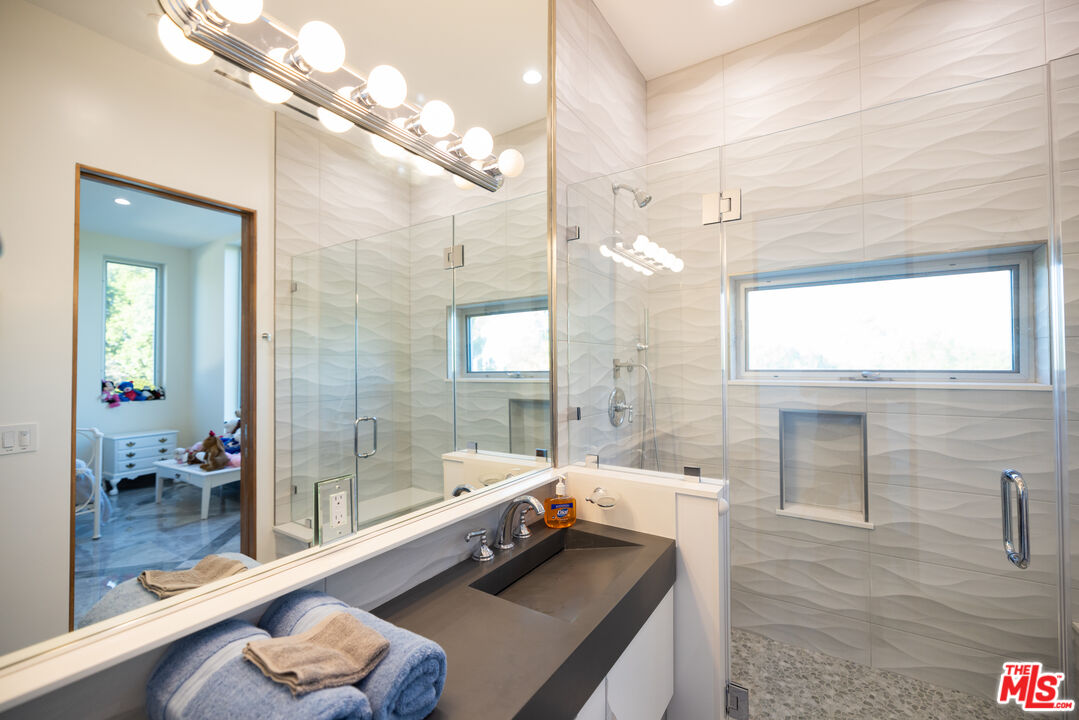 Undisclosed Address Woodland Hills, CA 91367 - Photo 27 of 75