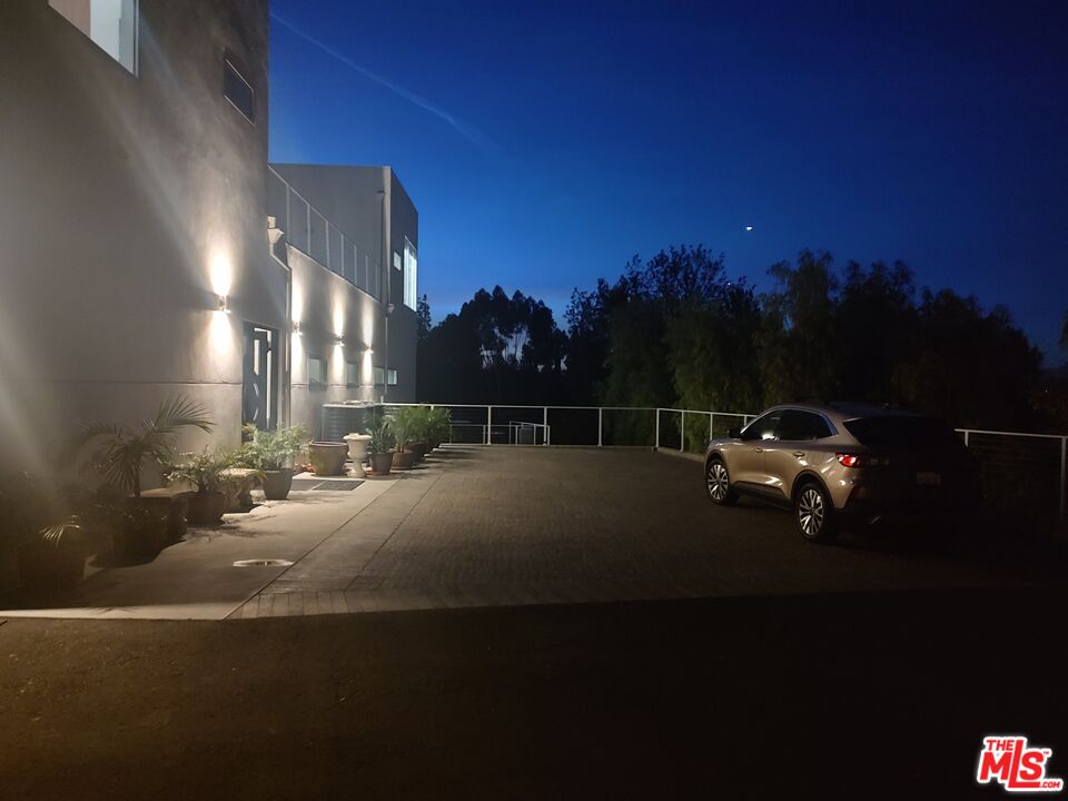 Undisclosed Address Woodland Hills, CA 91367 - Photo 63 of 75