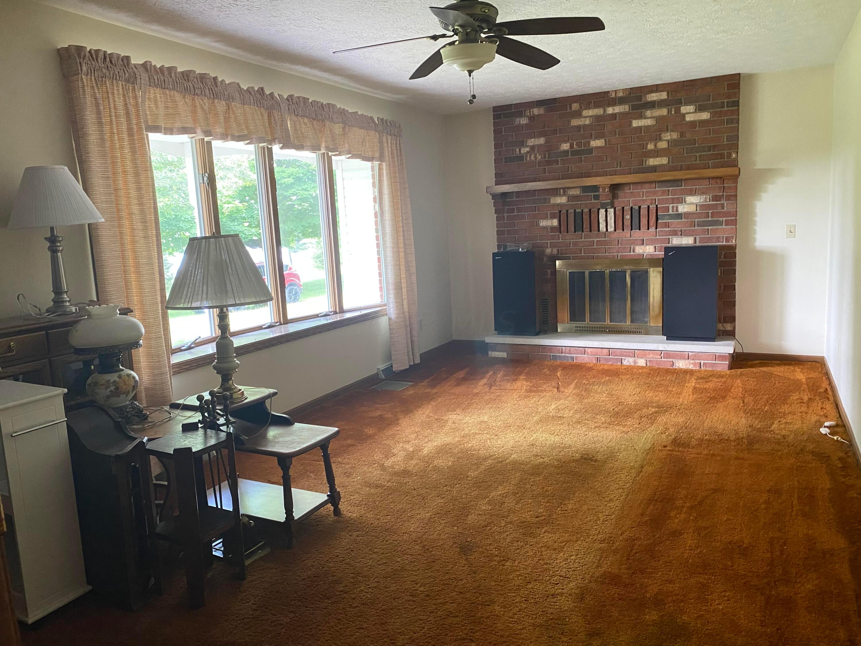 610 Mt Perry Road Mount Perry, OH 43760 - Photo 4 of 27 living room