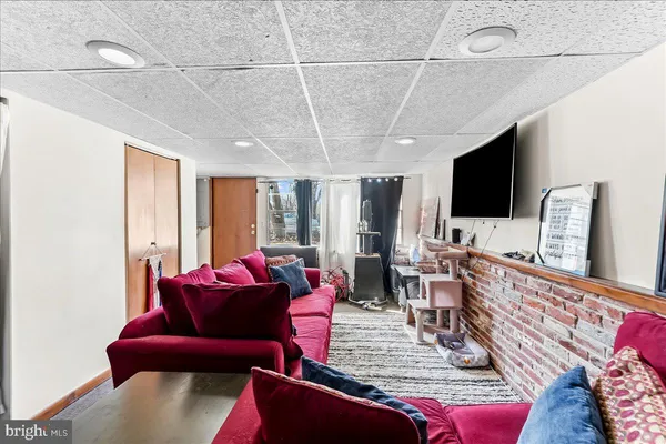 $219,900 | 2313 Delmar Drive, Folcroft, PA 19032