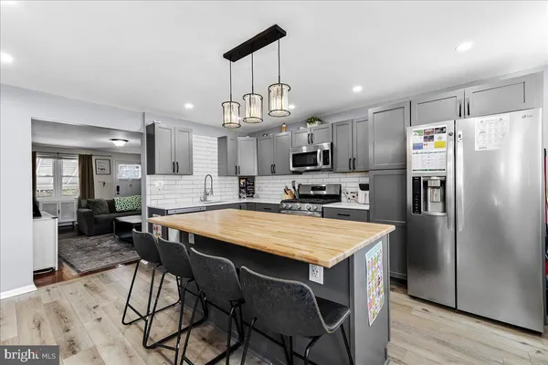 $219,900 | 2313 Delmar Drive, Folcroft, PA 19032