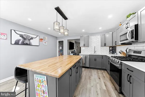 $219,900 | 2313 Delmar Drive, Folcroft, PA 19032