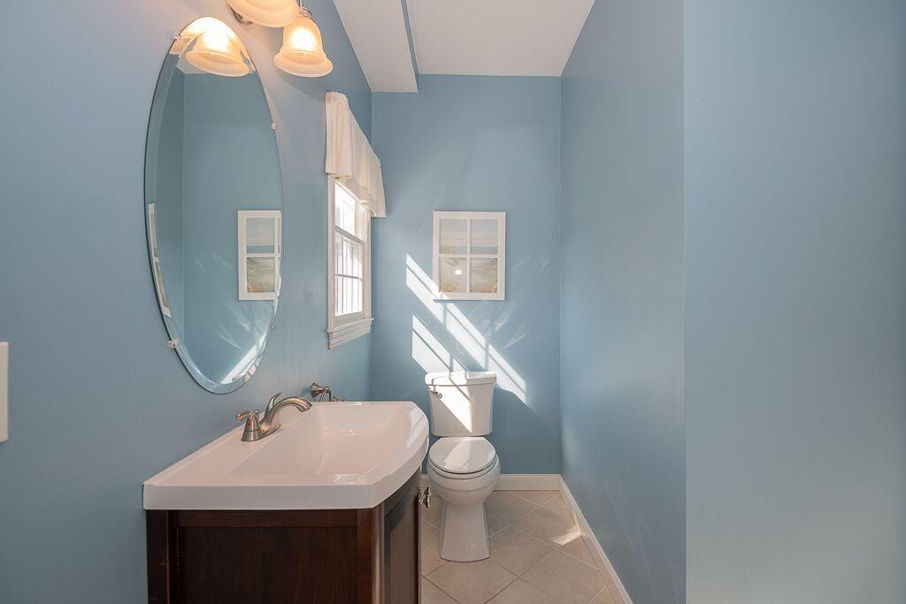 5 Boundary Stone Road Sutton, MA 01590 - Photo 20 of 42 a bathroom with a toilet a sink and mirror