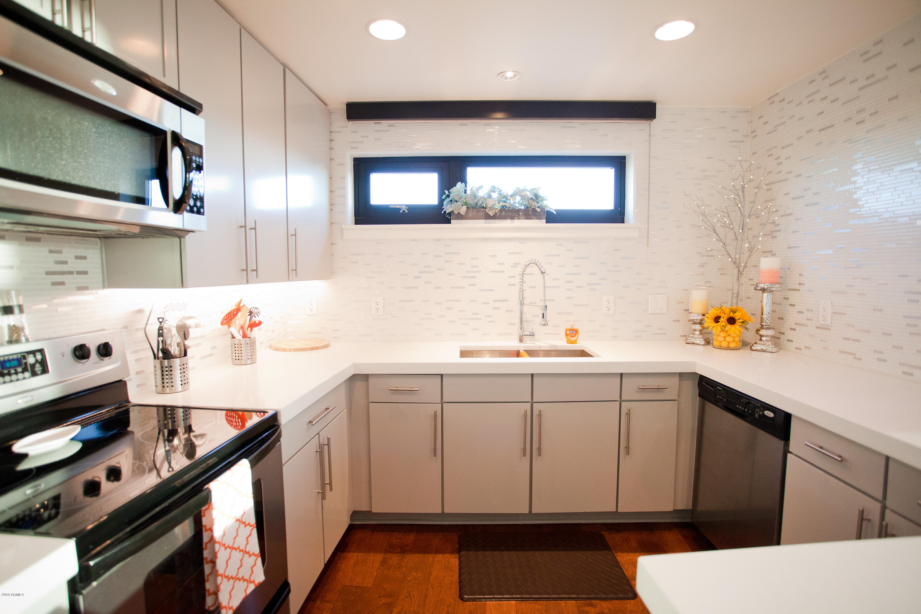 310 South 4th Street, Unit 601 Phoenix, AZ 85004 - Photo 15 of 37 Kitchen up close