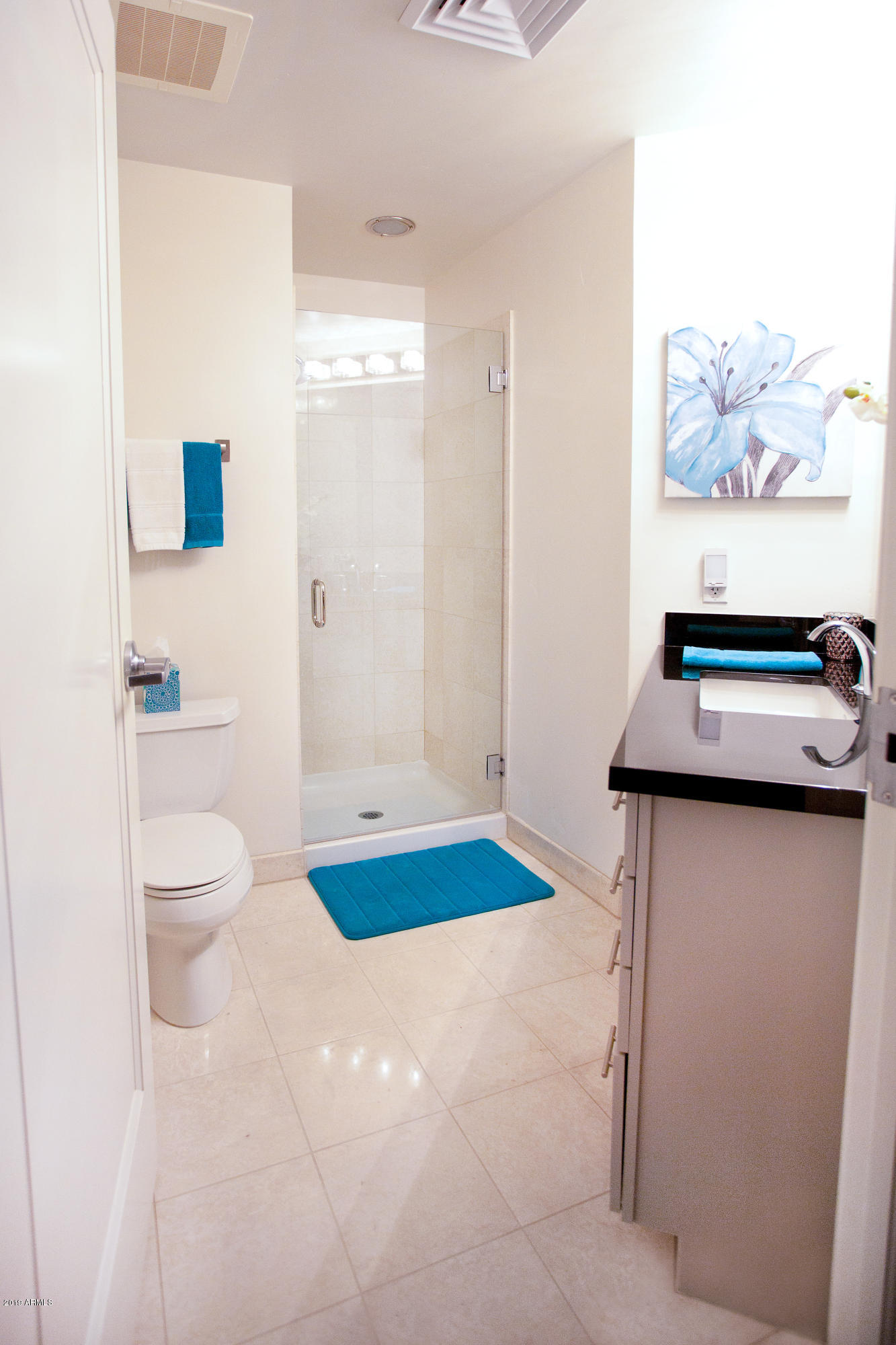 310 South 4th Street, Unit 601 Phoenix, AZ 85004 - Photo 18 of 37 Guest bath