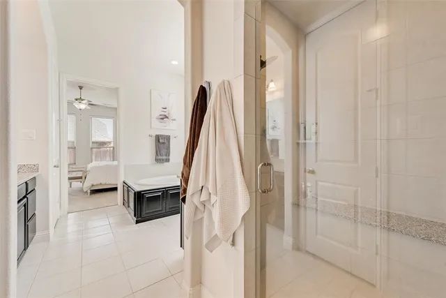 a en suite bathroom with a sink and a mirror