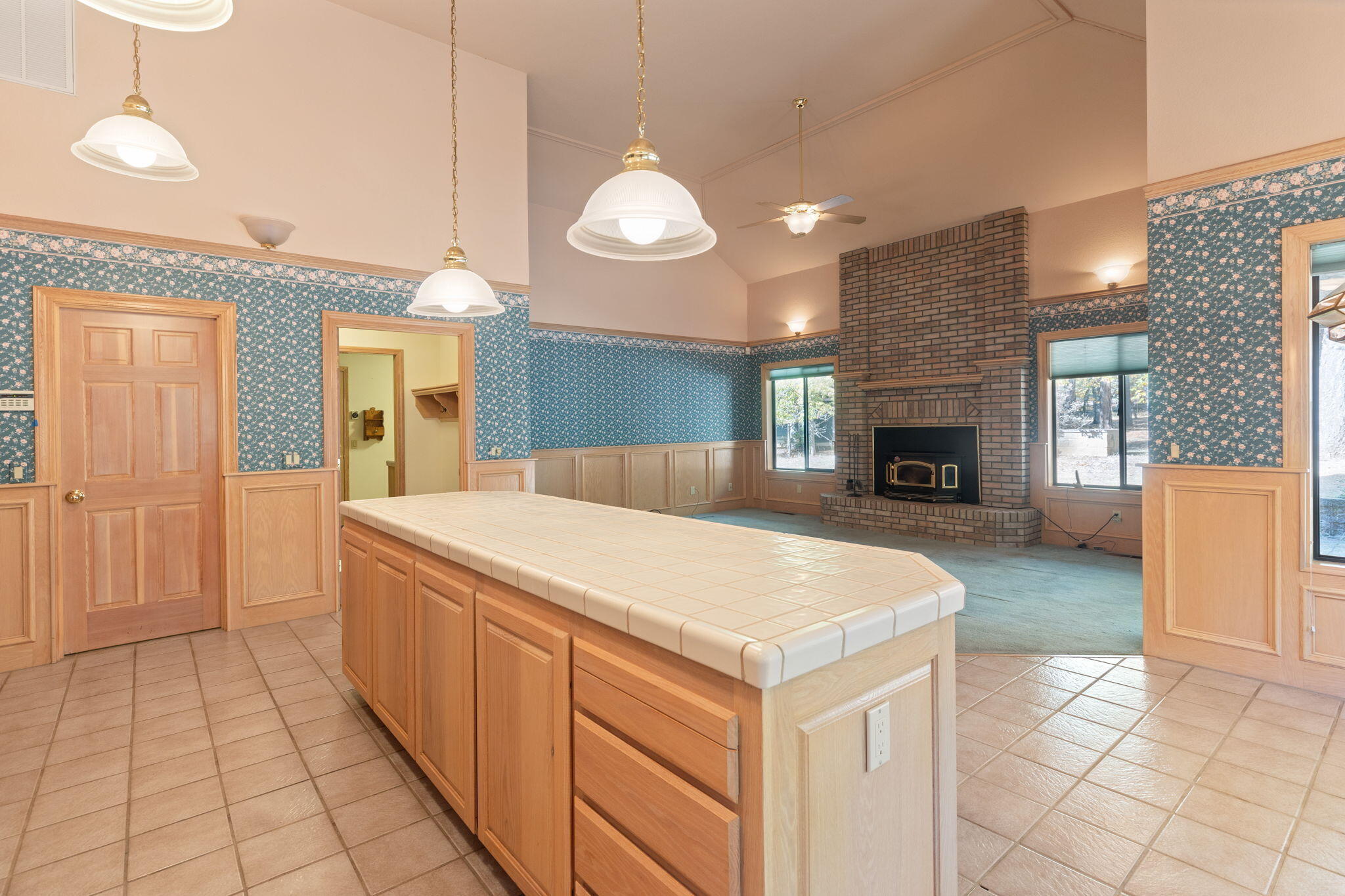 7118 Redthorne Road Rogue River, OR 97537 - Photo 18 of 63 Kitchen