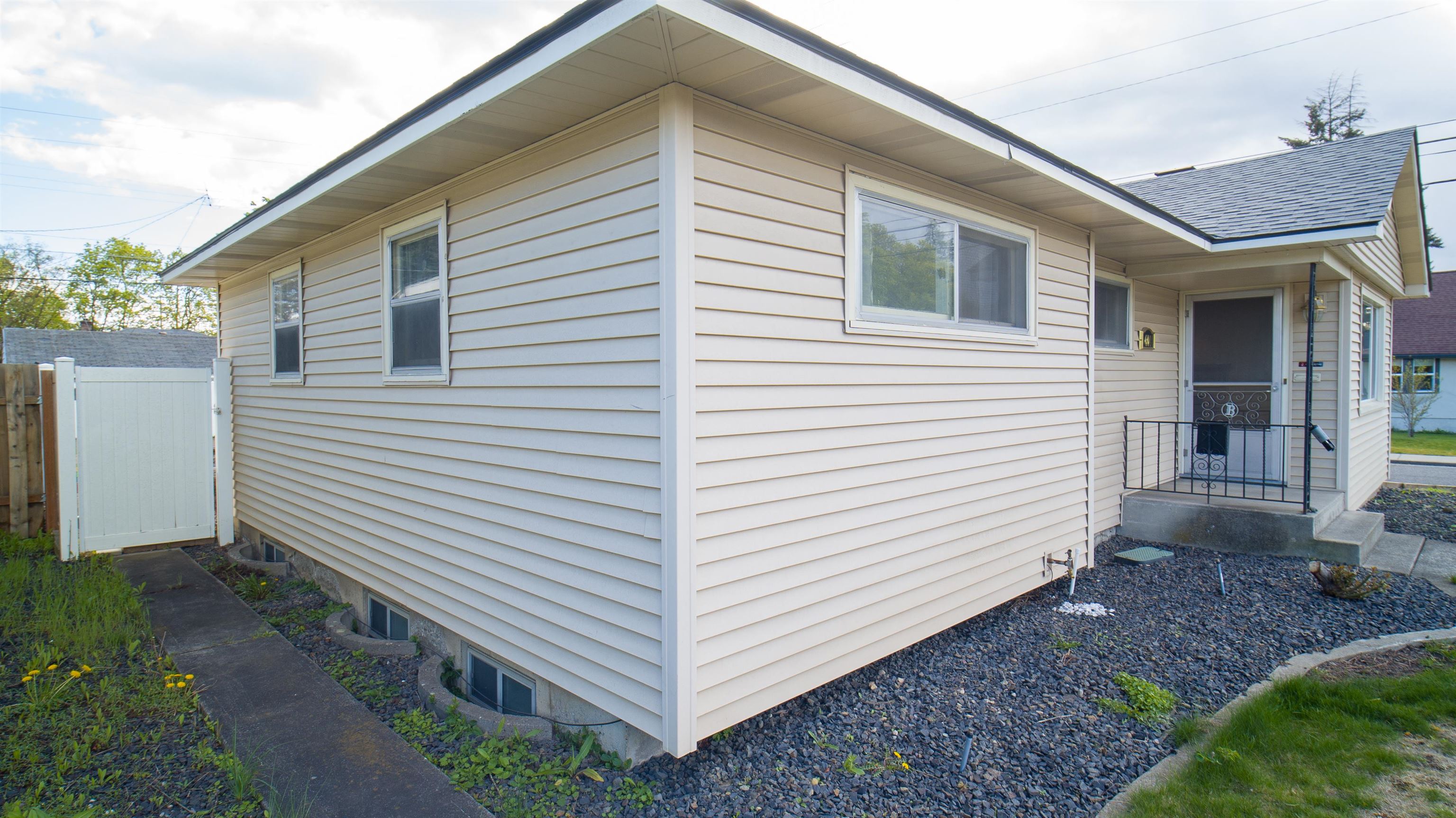 604 East Queen Avenue Spokane, WA 99207 - Photo 3 of 41