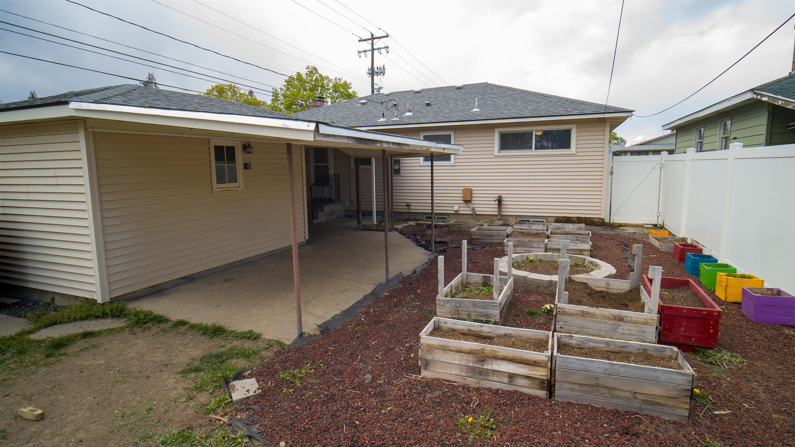 604 East Queen Avenue Spokane, WA 99207 - Photo 37 of 41