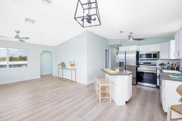 $698,800 | 29048 Iris Drive, Big Pine Key, FL 33043