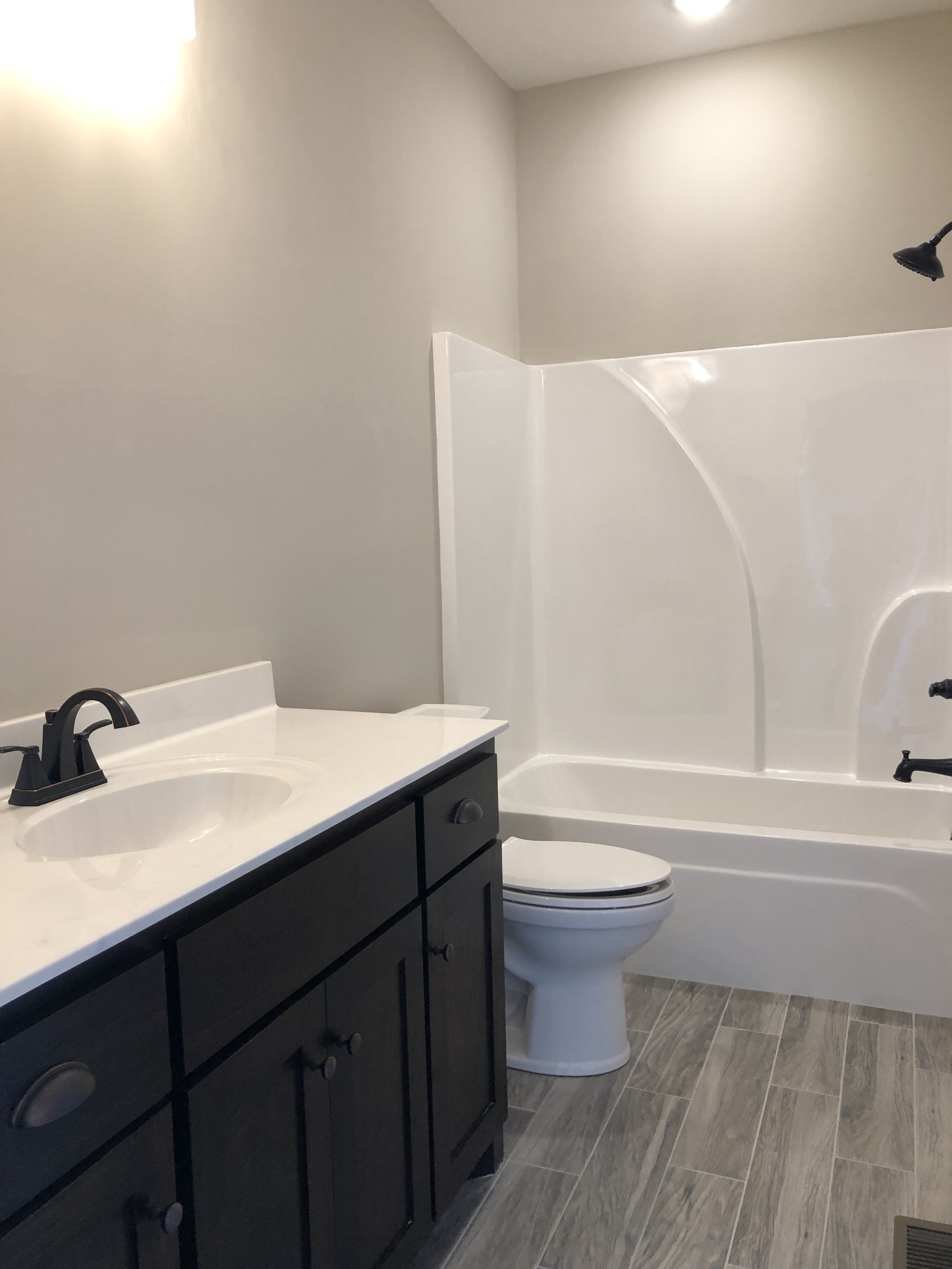 2096 Longview Road Bell Buckle, TN 37020 - Photo 20 of 27 a bathroom with a sink a toilet and bathtub