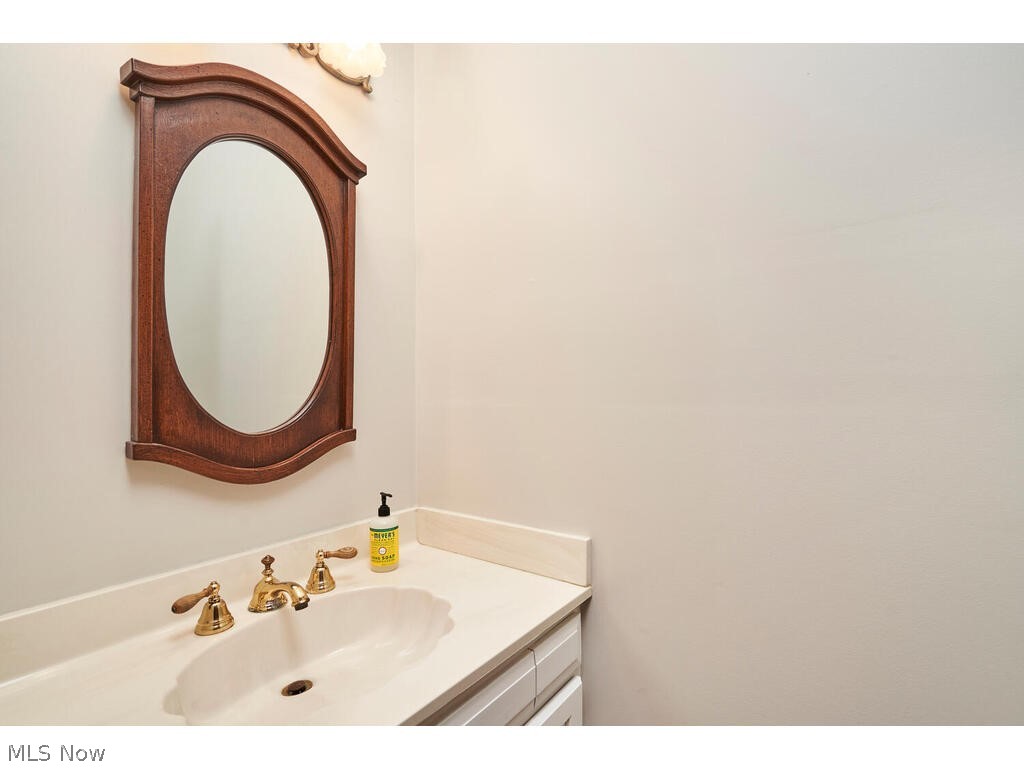2975 Roundhill Road Akron, OH 44333 - Photo 16 of 41