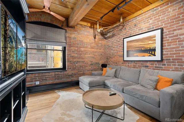 a view of a livingroom with furniture and windows