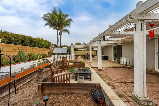 a picture of table and chairs with wooden floor