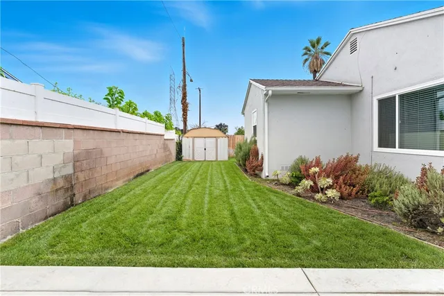 a view of a backyard with plants