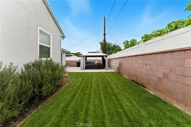 a view of a backyard with plants