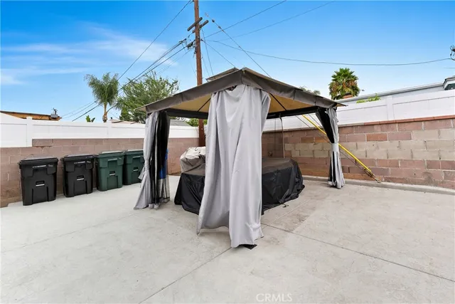 a view of a house with a garage