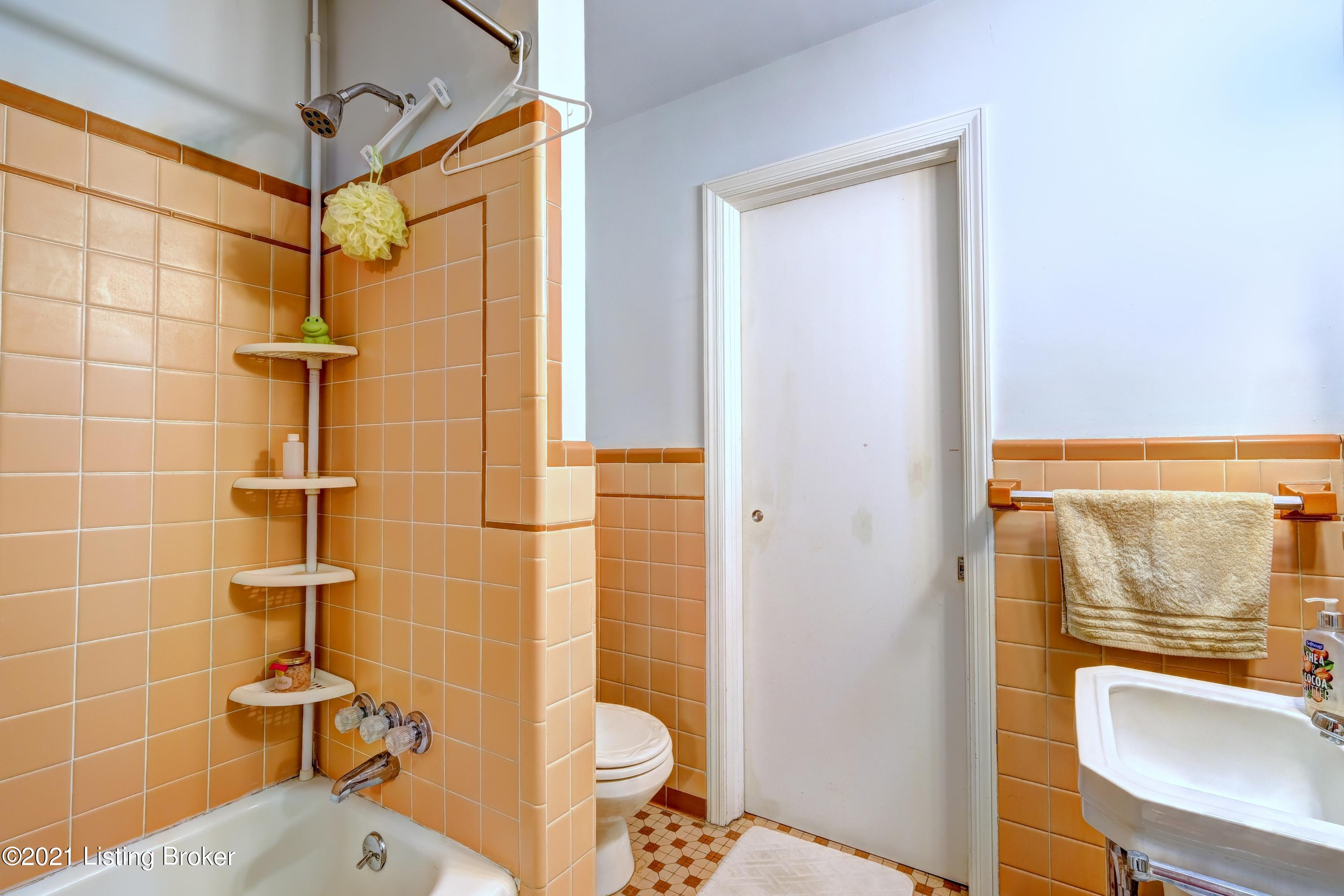 217 Bramton Road Louisville, KY 40207 - Photo 20 of 28 1 Bramton #23