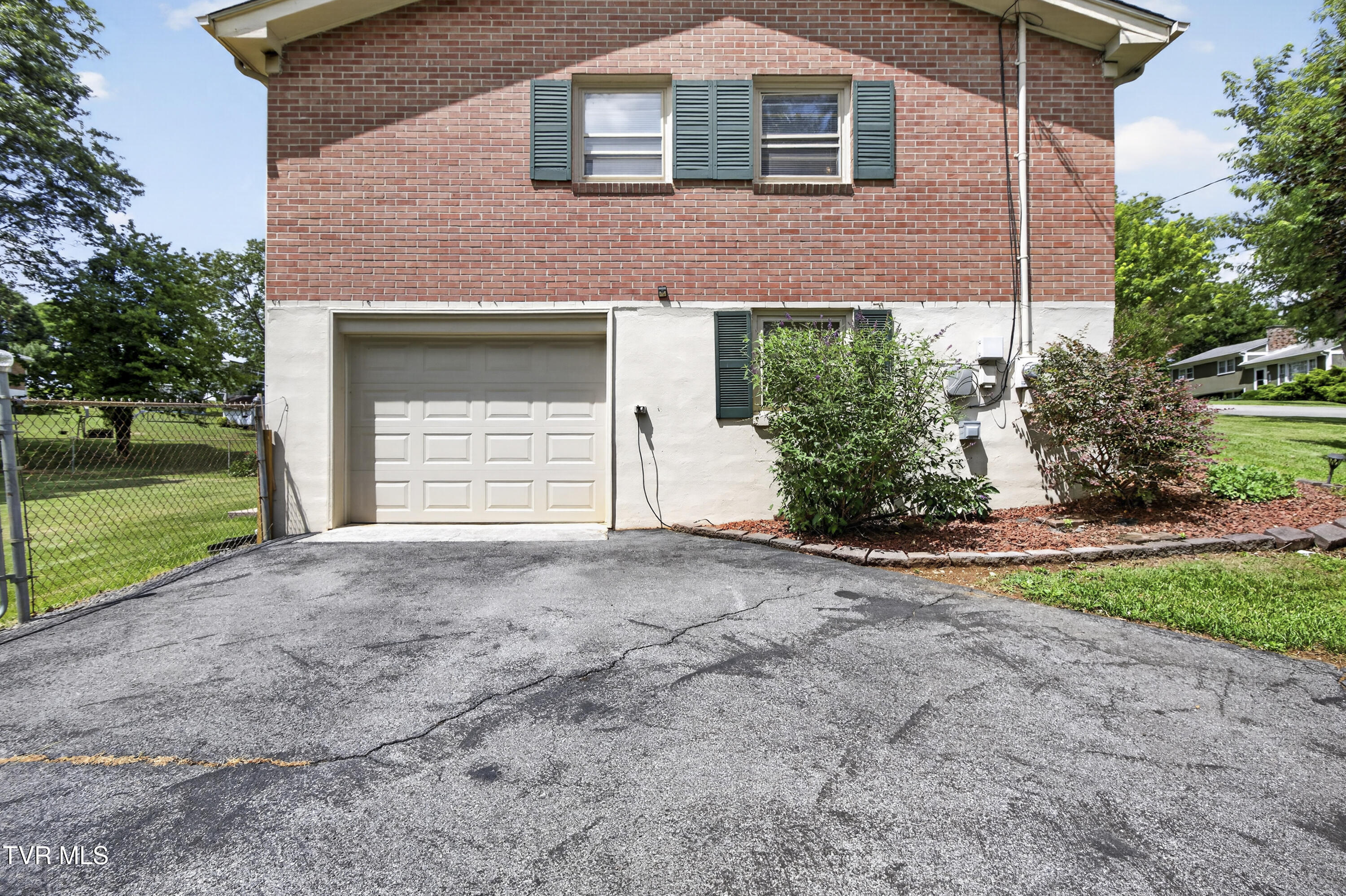 302 Seminole Road Bristol, VA 24201 - Photo 12 of 50 302-Seminole-Rd-10