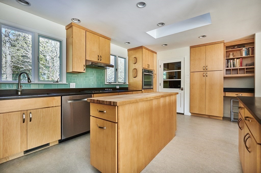 515 Station Road Amherst, MA 01002 - Photo 7 of 42