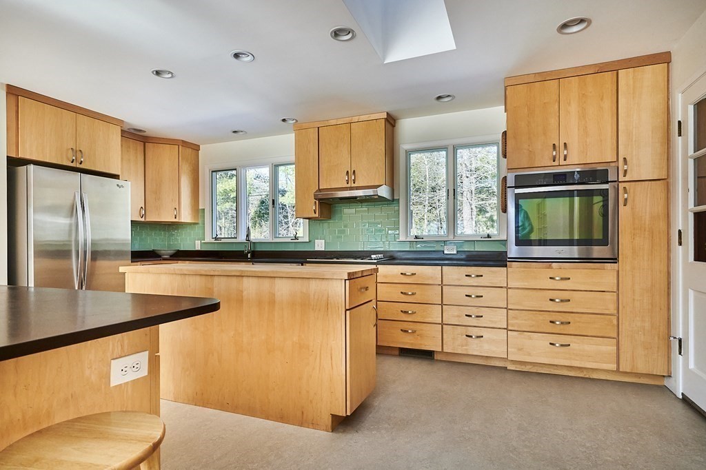 515 Station Road Amherst, MA 01002 - Photo 8 of 42