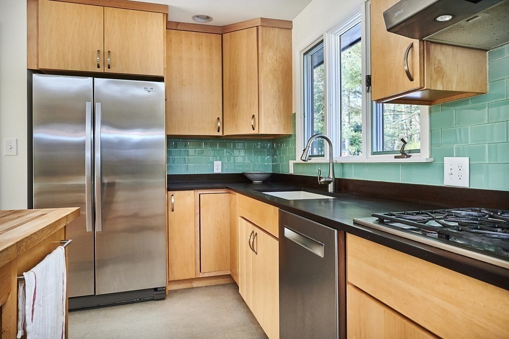 515 Station Road Amherst, MA 01002 - Photo 9 of 42
