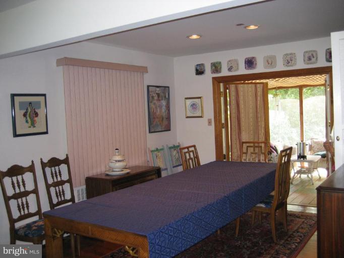 2329 Farringdon Road Baltimore, MD 21209 - Photo 3 of 12 Dining Room