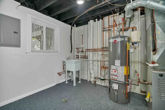 a view of utility room