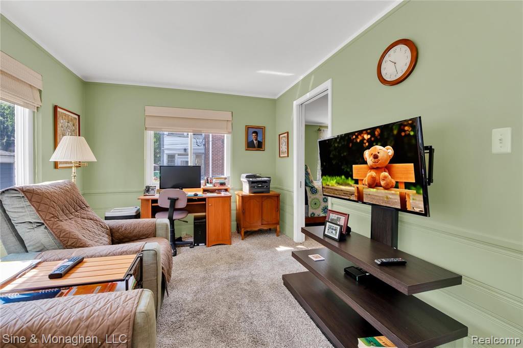 954 Harcourt Road Grosse Pointe Park, MI 48230 - Photo 15 of 46