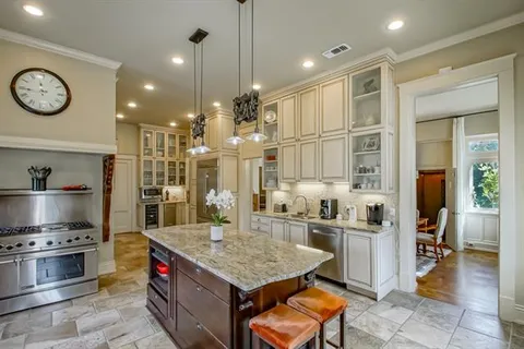 $2,895,000 | 4930 St Charles Avenue, New Orleans, LA 70115