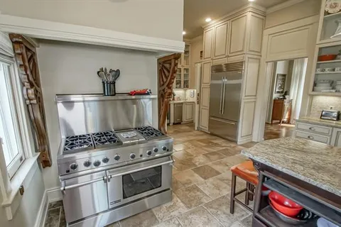 $2,895,000 | 4930 St Charles Avenue, New Orleans, LA 70115