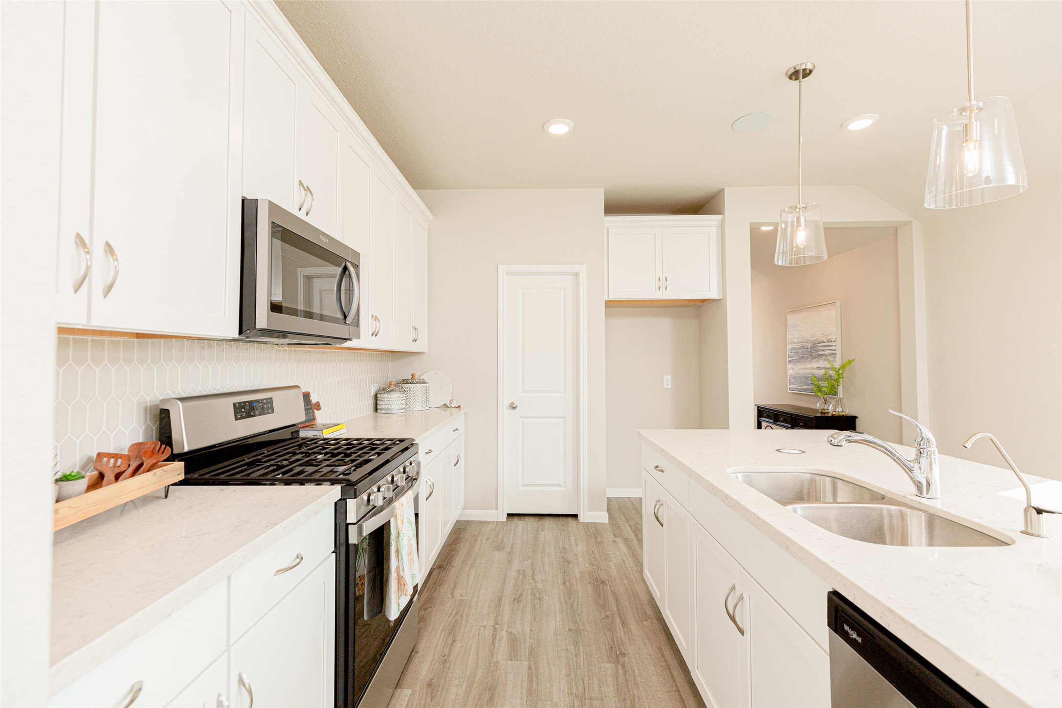 19555 Montgomery Rdg Way Montgomery, TX 77316 - Photo 13 of 21 Sample photo of completed home with similar floor plan. As-built interior colors and selections may vary.