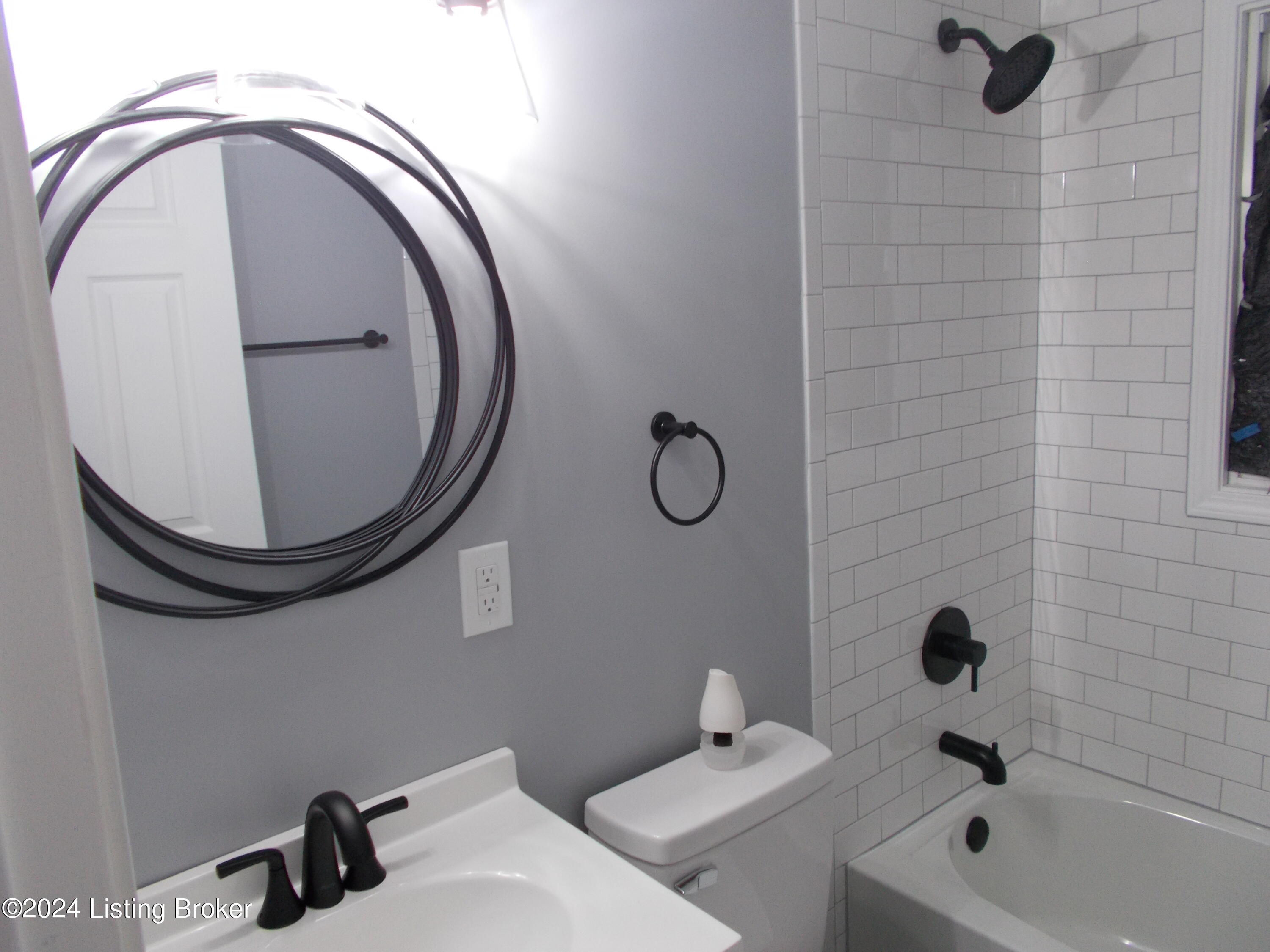 229 Crestwood Road Louisville, KY 40229 - Photo 10 of 16 DSCN1633
