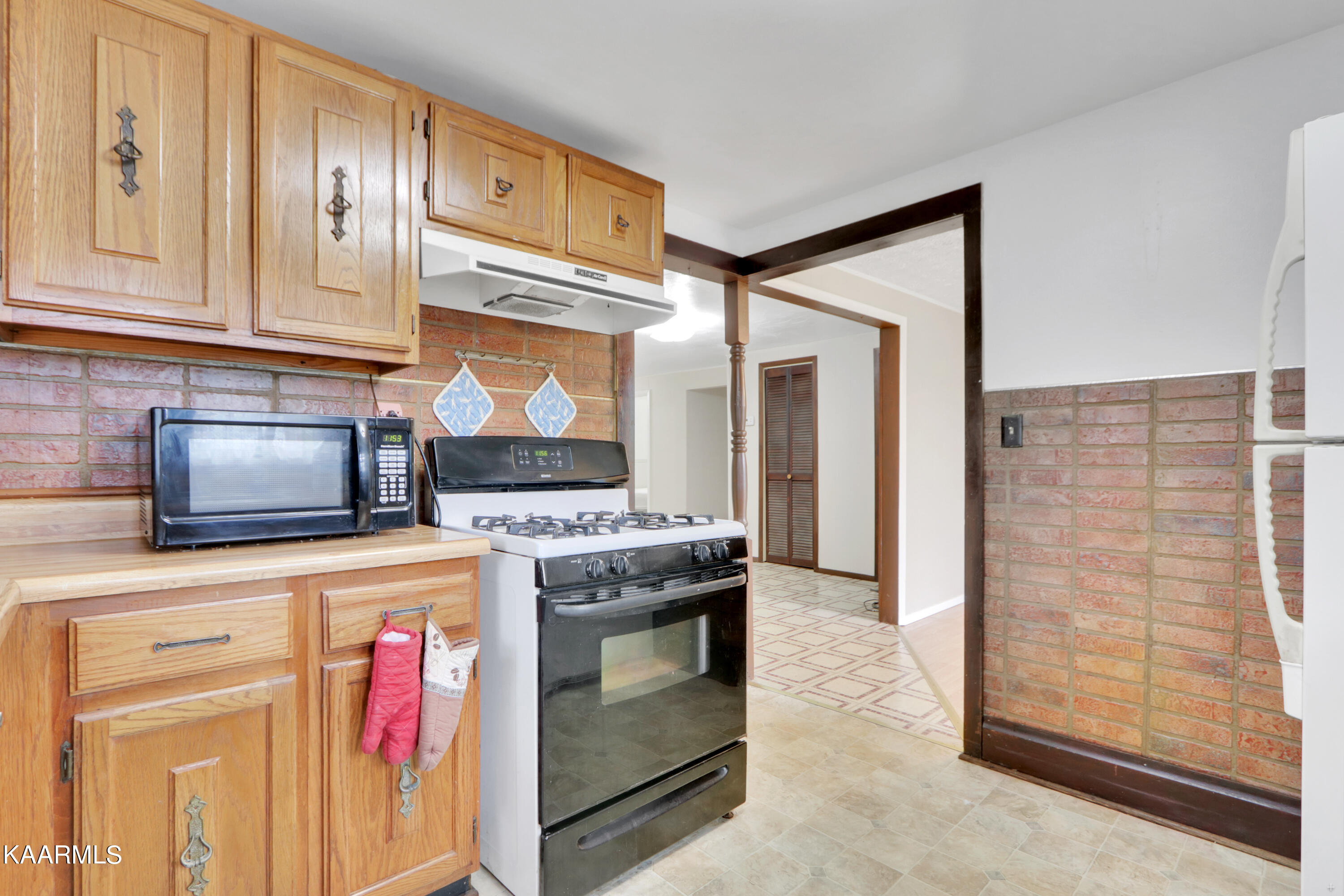 459 Island Ford Road Jacksboro, TN 37757 - Photo 5 of 31 Positive Perceptions-6