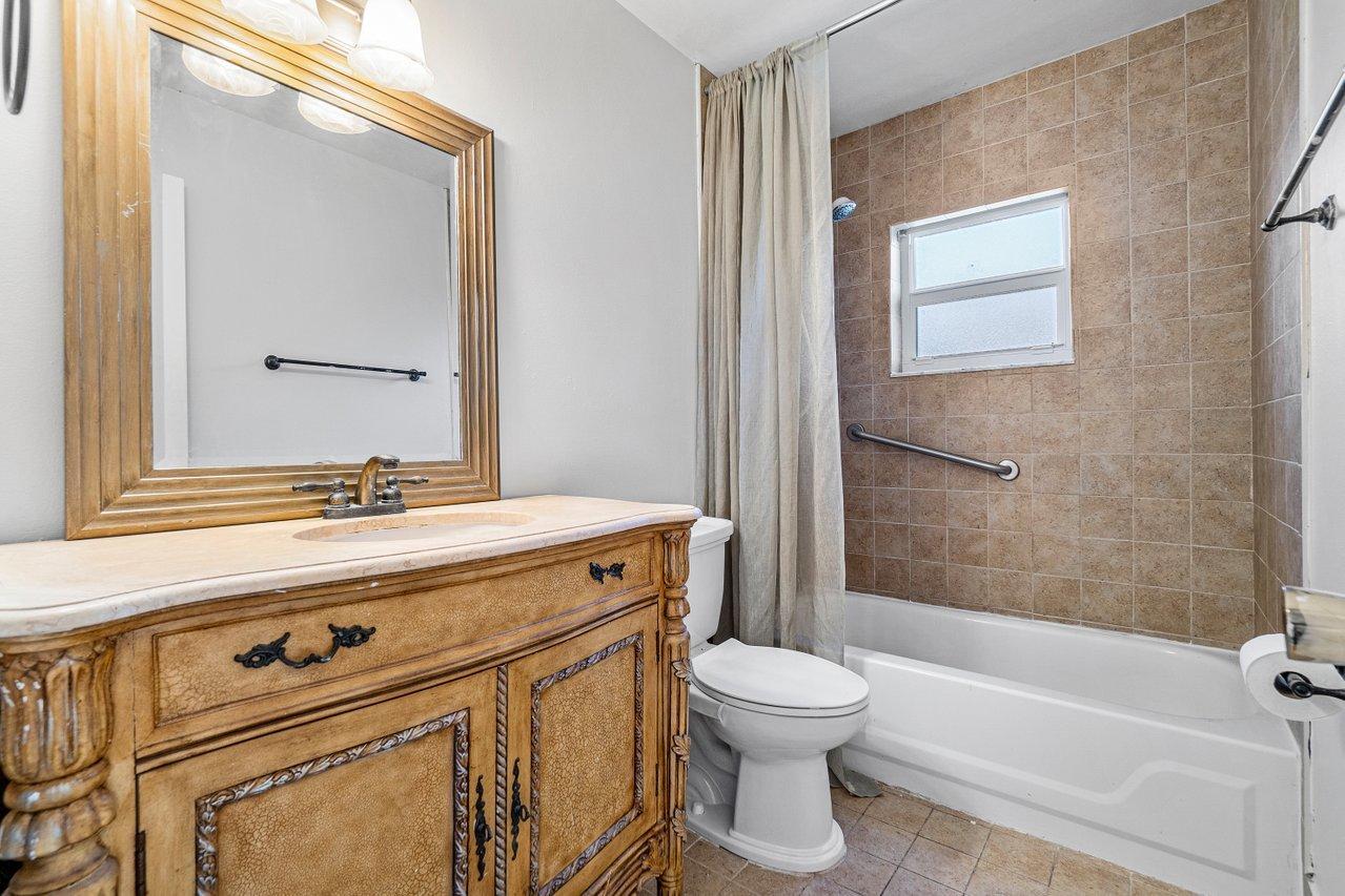 9554 Lancaster Place Boca Raton, FL 33434 - Photo 18 of 35 013-9554LancasterPlace-BocaRaton-FL-3343