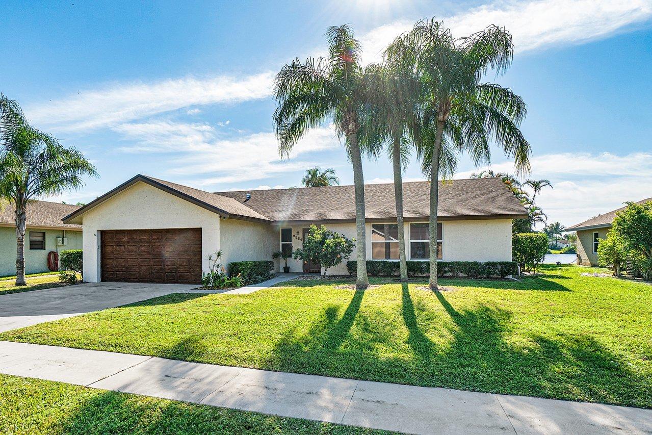 9554 Lancaster Place Boca Raton, FL 33434 - Photo 4 of 35 4
