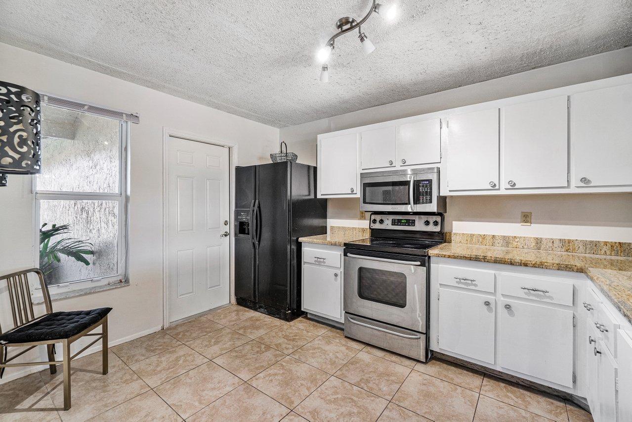 9554 Lancaster Place Boca Raton, FL 33434 - Photo 7 of 35 006-9554LancasterPlace-BocaRaton-FL-3343