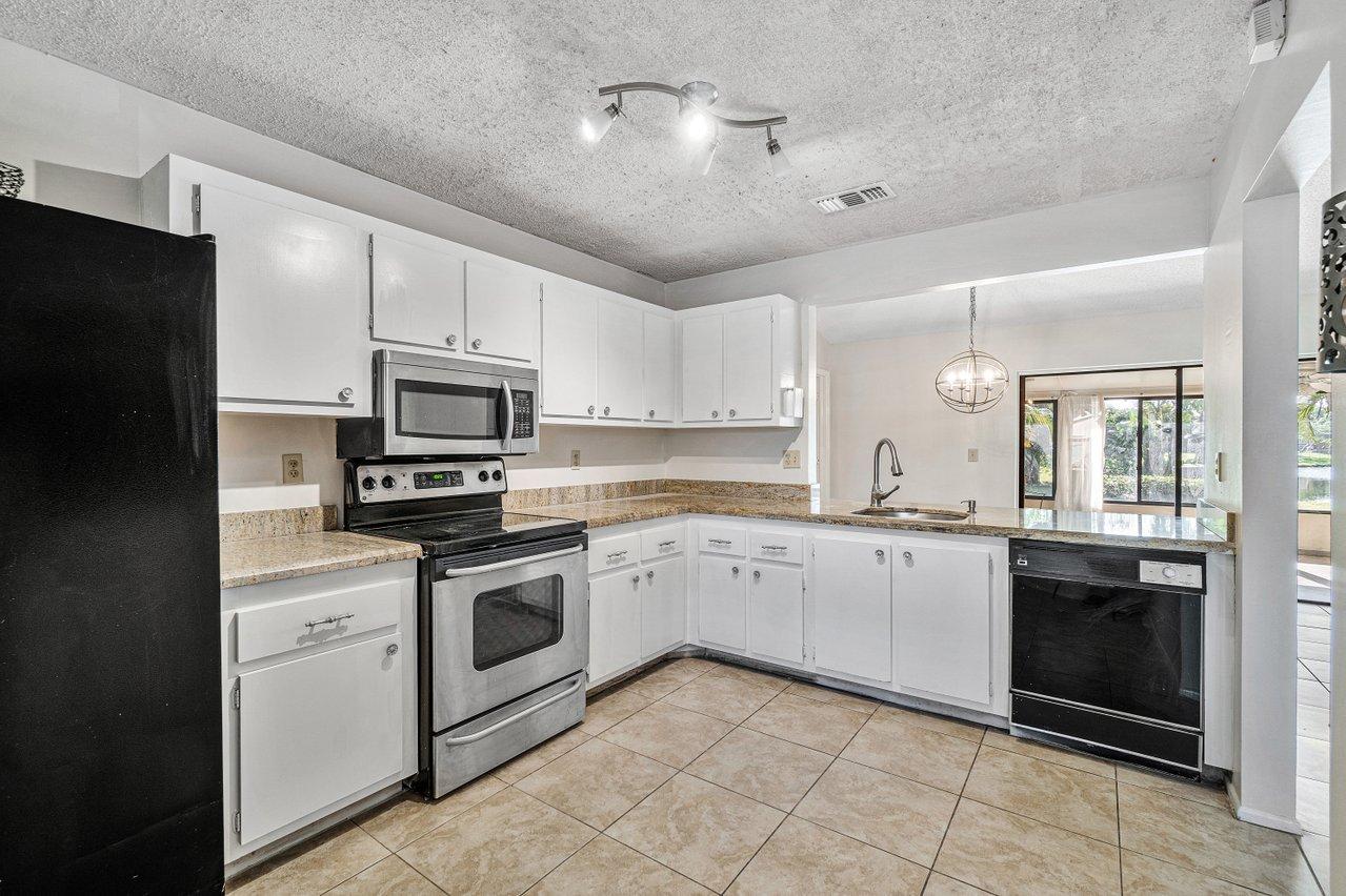 9554 Lancaster Place Boca Raton, FL 33434 - Photo 8 of 35 007-9554LancasterPlace-BocaRaton-FL-3343
